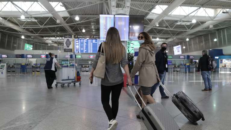 ΥΠΑ: Παρατείνονται οι αεροπορικές οδηγίες - Ποιες είναι οι προϋποθέσεις εισόδου στη χώρα