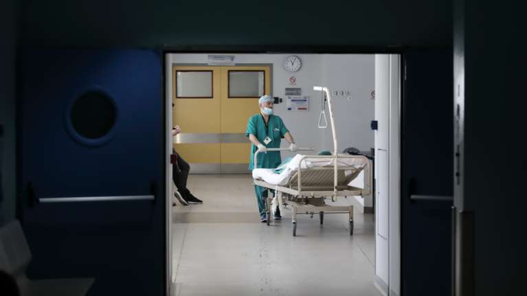 Θεσσαλονίκη: Αποσωληνώθηκε 38χρονη έγκυος που νοσεί από κορονοϊό - Παραμένει στη ΜΕΘ