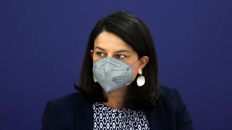 Κεραμέως: Εχει ήδη εμβολιαστεί πάνω από το 74% των εκπαιδευτικών - Πιθανόν μόνο εμβολιασμένοι φοιτητές στα αμφιθέατρα