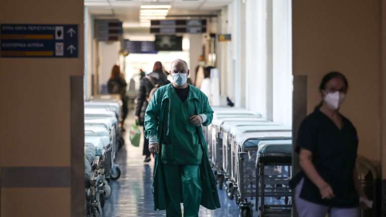 Πάτρα: Σε σοβαρή κατάσταση ο 19χρονος με κορονοϊό που υπέστη πνευμονική εμβολή