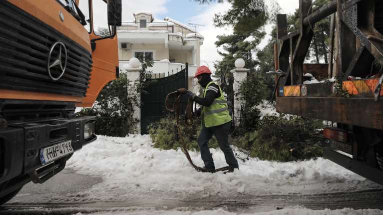 Πού υπάρχουν ακόμα διακοπές ρεύματος - Αγώνας για την αποκατάσταση των βλαβών στην Αττική