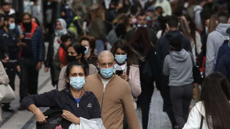 Σαφάρι ελέγχων για τους ανεμβολίαστους - Επί ποδός 8.000 αστυνομικοί - Τσουχτερά πρόστιμα και λουκέτα