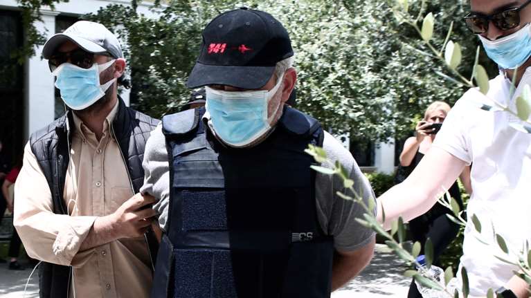 Προκαλεί ο ψευτογιατρός: &quot;Με τους άλλους που έχουν γίνει καλά θα ασχοληθείτε;&quot; φώναζε