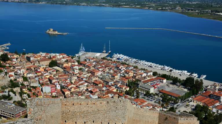 Στο &quot;κόκκινο&quot; από σήμερα Αργολίδα και Ευρυτανία - Οι περιοχές που παρατείνονται τα μέτρα