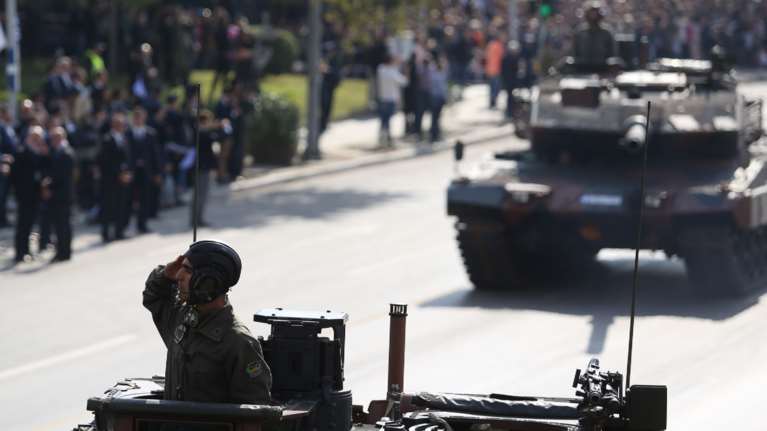 &quot;Μύλος&quot; με τις παρελάσεις: Τι ισχύει τελικά με την στρατιωτική παρέλαση της 28ης Οκτωβρίου και τη μαθητική