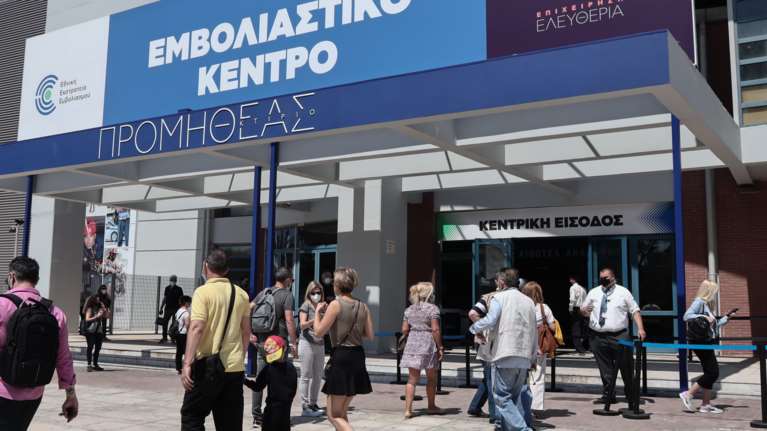 "Πράσινο φως" για την τρίτη δόση στους άνω των 60 ετών και υγειονομικούς - Σήμερα οι ανακοινώσεις