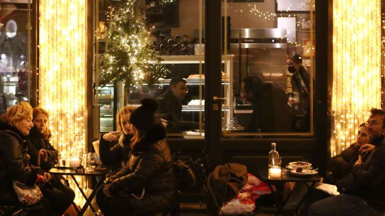 Αυτά είναι τα νέα μέτρα μετά τις γιορτές: Επέκταση τηλεργασίας, μείωση ωραρίου σε εστίαση και διασκέδαση - Δεν κλείνουν τα σχολεία