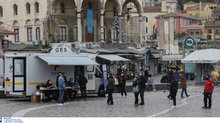 Ξέσπασε &quot;πόλεμος&quot; για τα τεστ: Γιατί βγαίνει αρνητικό το rapid και θετικό το PCR - Τεράστιες ουρές σε ΕΟΔΥ και διαγνωστικά