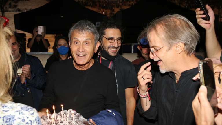 Γιώργος Νταλάρας: Τα... τρουφάκια έκπληξη για τα γενέθλιά του στο Καλλιμάρμαρο [εικόνες]