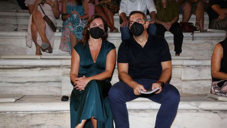 Στο Ηρώδειο Τσίπρας - Μπαζιάνα: Παρακολούθησαν τον &quot;Προμηθέα Δεσμώτη&quot; με τον Στάνκογλου