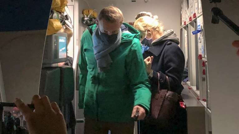 Αμετανόητος ο Πούτιν: Συνελήφθη ο Ναβάλνι μόλις προσγειώθηκε στην Ρωσία [εικόνες]