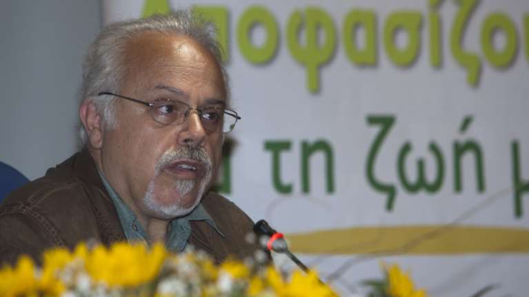 Βγήκε με χειροκροτήματα από τη ΜΕΘ ο Μιχάλης Τρεμόπουλος: 22 μέρες διασωληνωμένος λόγω κορονοϊού [βίντεο]