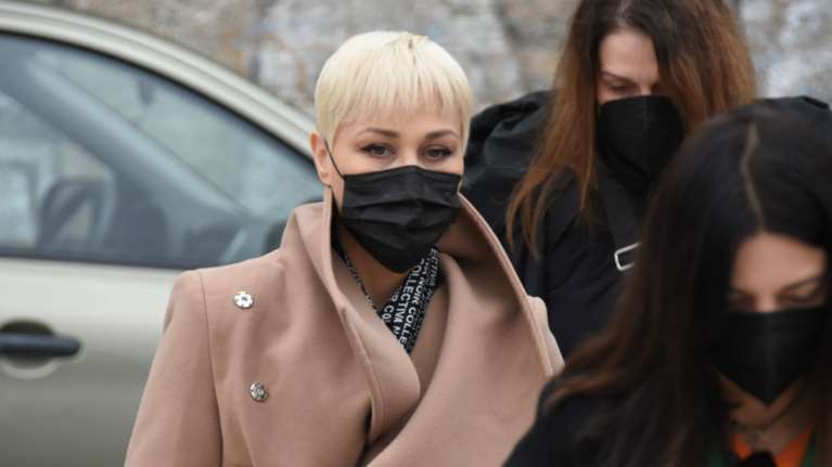 Δίκη Φιλιππίδη: Λύγισε η Πηνελόπη Αναστασοπούλου μόλις αντίκρυσε τον ηθοποιό - Ξέσπασε σε κλάματα