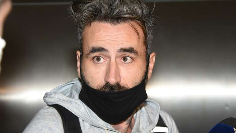 Στην Ελλάδα ο Γιώργος Μαυρίδης: Καταπάτησαν κάθε δικαίωμά μας, 12 ώρες στο κελί χωρίς νερό