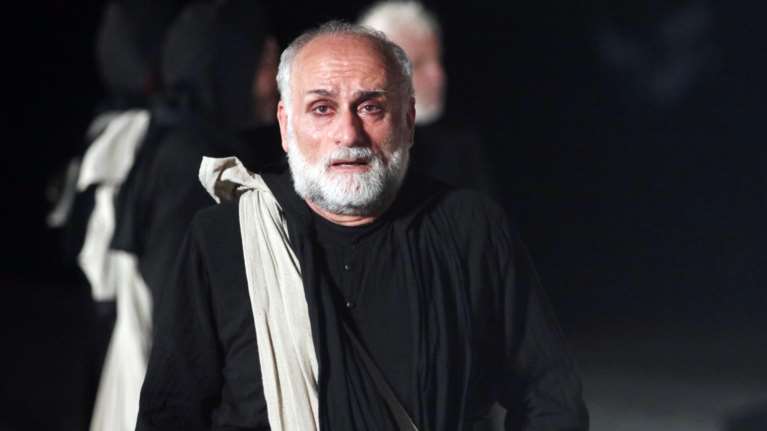 Ο ηθοποιός Γιώργος Ψυχογιός με δάκρυα μιλά για την κακοποίηση που υπέστη από γνωστό θεατράνθρωπο [βίντεο]