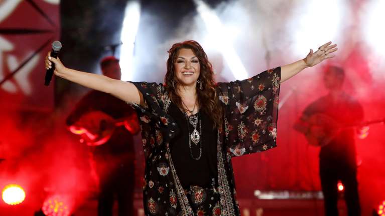 Η Καίτη Γαρμπή... κέντησε ξανά: Τίμησε την Ημέρα Ποίησης με... Σάσα από &quot;Ντόλτσε Βίτα&quot;