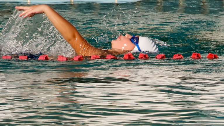 Νέο σκάνδαλο: Παράγοντας της κολύμβησης κακοποιούσε σεξουαλικά δύο δεκάχρονα κορίτσια - Προφυλακίστηκε ήδη