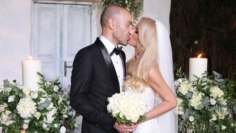 Παντρεύτηκε η παρουσιάστρια Κατερίνα Ζαγοραίου: Το γοργονέ νυφικό &amp; το πάρτι στο Island [εικόνες]