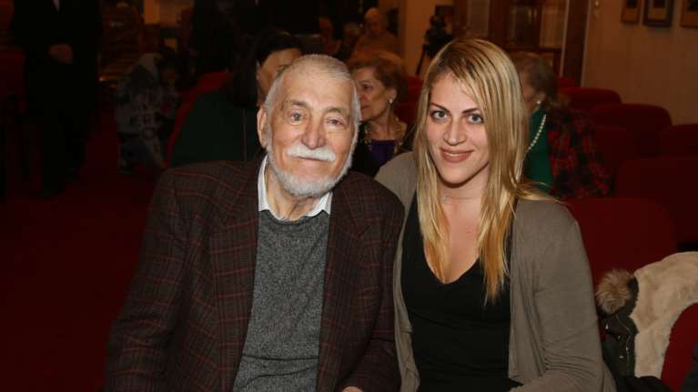 Ανέστης Βλάχος - Στα μαχαίρια τα δύο παιδιά του: &quot;Πλαστή η ιδιόχειρη διαθήκη&quot;, καταγγέλλει ο γιος του