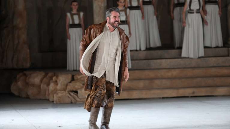 Πυγμαλίων Δαδακαρίδης: Η συγκινητική ιστορία με έναν ηλικιωμένο σε παράστασή του [βίντεο]