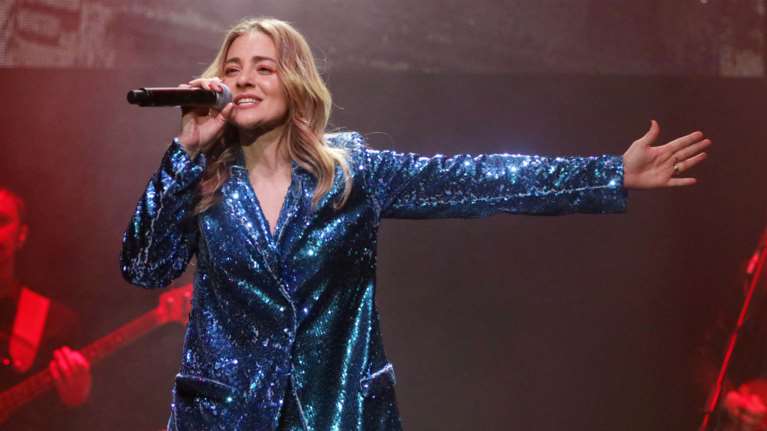 Σάλος στο Τwitter με την αντιπολεμική συναυλία της Μποφίλιου - &quot;Εξισώνει θύτες και θύματα, ξεπλένει τον Πούτιν&quot;