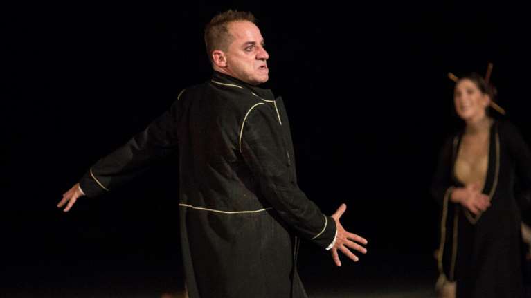 Ο Λιγνάδης είχε συνεργάτη που &quot;ψάρευε&quot; τα θύματα - Καταγγελία Χρήστου Πέρρου: Πώς με παρενόχλησε σε ηλικία 14 ετών