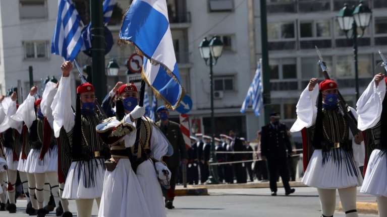 Επέτειος 25ης Μαρτίου: Ολοκληρώθηκε η μεγάλη στρατιωτική παρέλαση στο κέντρο της Αθήνας [εικόνες]
