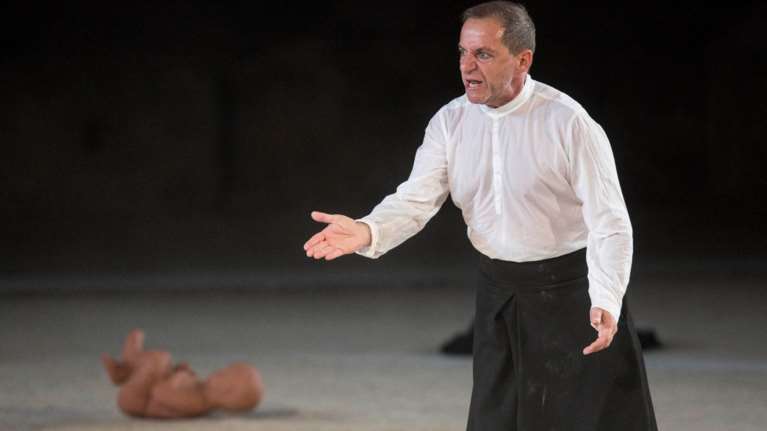 Υπόθεση Λιγνάδη: Ετοιμος να καταθέσει ο Νίκος Σ. - Εχει καταγγείλει βιασμό από τον σκηνοθέτη