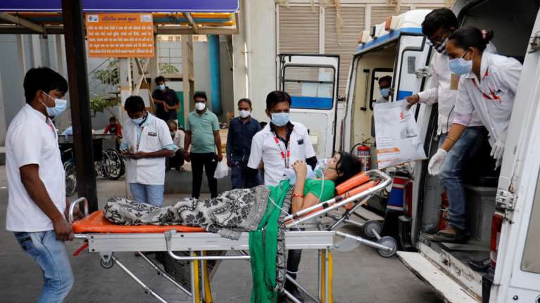 Παγκόσμια &quot;πρωταθλήτρια&quot; κορονοϊού η Ινδία: Πάνω από 300.000 κρούσματα σε ένα 24ωρο