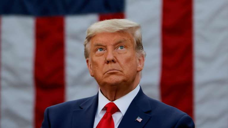 Ο Τραμπ μειώνει τις τιμές των φαρμάκων για να... εκδικηθεί τη Pfizer λόγω εμβολίου