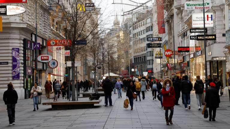 Συναγερμός για τη μετάλλαξη Ομικρον: Μολύνει τρεις φορές περισσότερο και όσους έχουν νοσήσει - Τα πρώτα στοιχεία