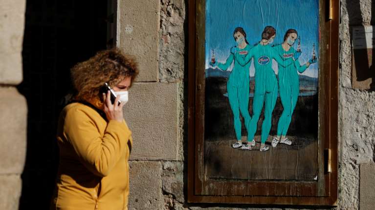 Εφιαλτική πρόβλεψη: Ο κορονοϊός δεν θα εξαφανιστεί - Επιδημική έκρηξη κάθε 2 χρόνια