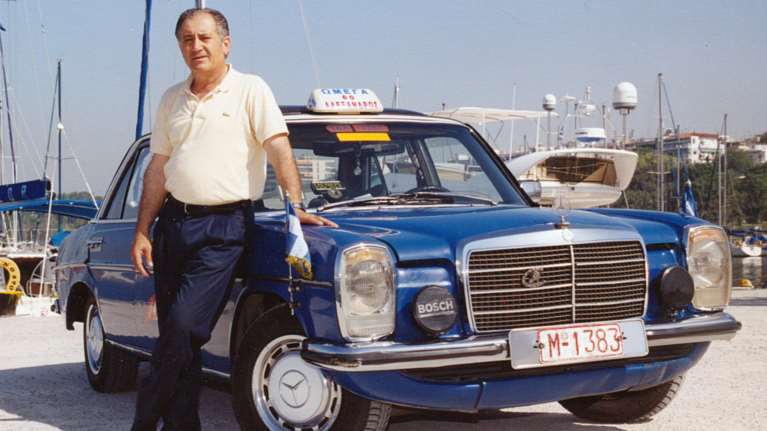Ο Ελληνας οδηγός ταξί που διένυσε 4,6 εκατομμύρια χιλιόμετρα με μία θρυλική Mercedes 240D [εικόνες]