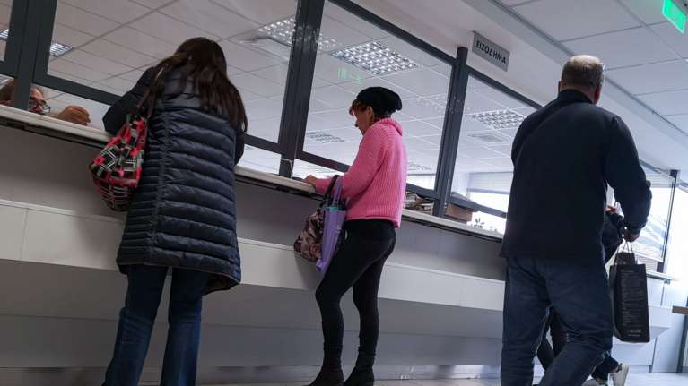 Πώς να πληρώσετε την εφορία χωρίς να πάτε σε τράπεζα: Ολες οι εναλλακτικές επιλογές