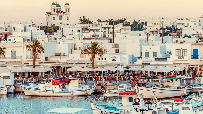 Στενεύει ο κορονο-κλοιός για τα νησιά στο κόκκινο: Στο τραπέζι μέτρα τύπου Μυκόνου για Κρήτη, Πάρο, Ιο, Σαντορίνη