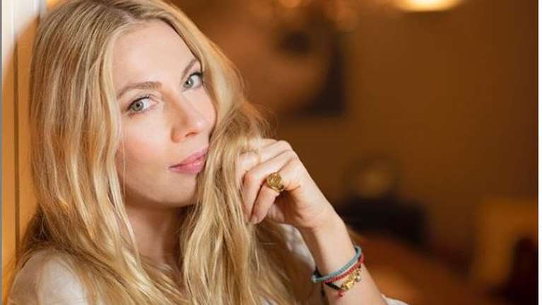 Μάθε τέχνη κι άστηνε: Ο Αθερίδης έβαψε τη μαύρη ρίζα της Καρύδη και ιδού το αποτέλεσμα [Εικόνες]