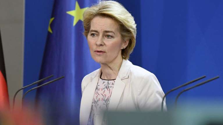 Φον ντερ Λάιεν στους NYT: Πρωτεργάτης η Ελλάδα για το πιστοποιητικό εμβολιασμού