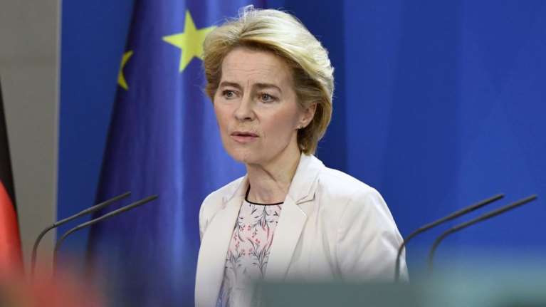 Η Ούρσουλα φον ντερ Λάιεν έγινε πρώτη φορά γιαγιά: Η φωτογραφία με το μωρό