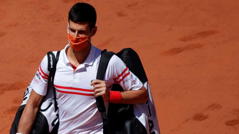 Παραδοχή Τζόκοβιτς: Εδωσε συνέντευξη ενώ ήταν θετικός στον κορονοϊό - Ψεύτικη και η δήλωση εισόδου του στην Αυστραλία