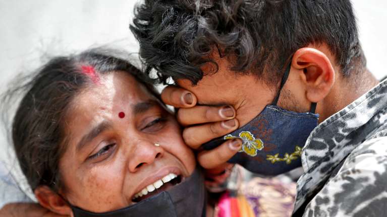 Ινδία: Νέο εθνικό τραγικό ρεκόρ 3.689 θανάτων από κορονοϊό σε 24 ώρες