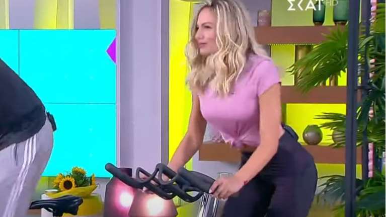 Η Ιωάννα Μαλέσκου φόρεσε το κολάν της και έκανε στατικό ποδήλατο στο πλατό [Βίντεο]
