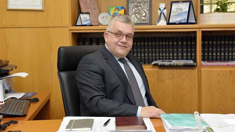 Πρύτανης ΑΠΘ: Δεν εμβολιάστηκα εκτός σειράς - Η απάντησή του