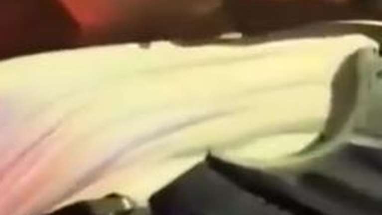 Προσήχθη στη ΓΑΔΑ ο προκλητικός τράπερ Light που έκανε επίδειξη με πιστόλι αστυνομικού μέσα σε κλαμπ