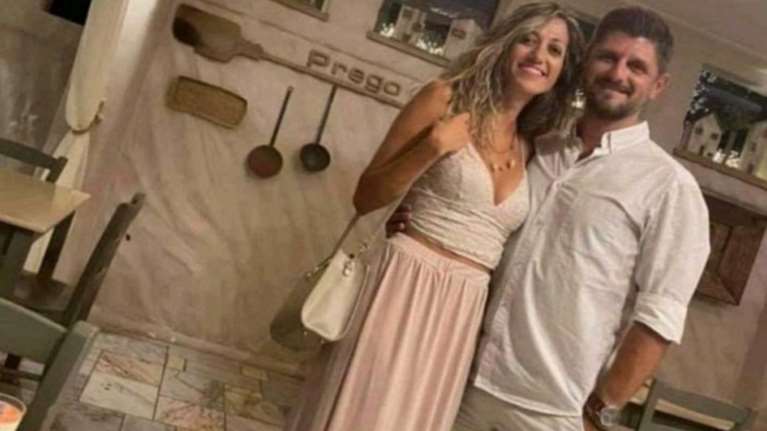 Εγκλημα στη Ρόδο: &quot;Ένα βράδυ την είχε κλειδώσει έξω από το σπίτι γιατί άργησε&quot;, λέει φίλη της Δώρας