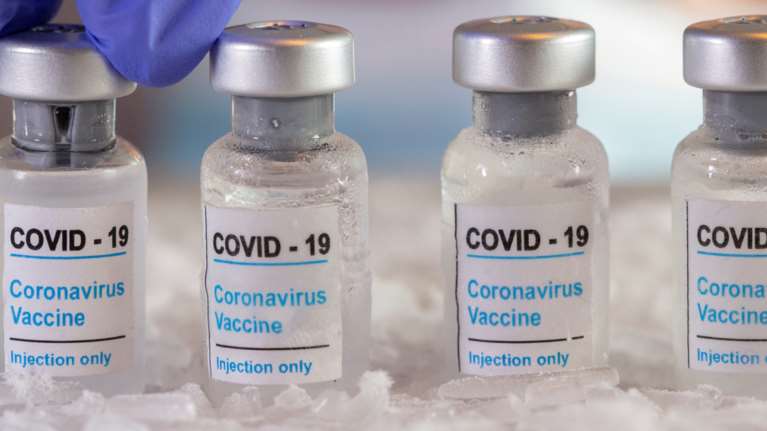 Κορονοϊός: Τι αναφέρει η έκθεση της FDA για το εμβόλιο της Pfizer/BioNTech - Ασφάλεια και παρενέργειες