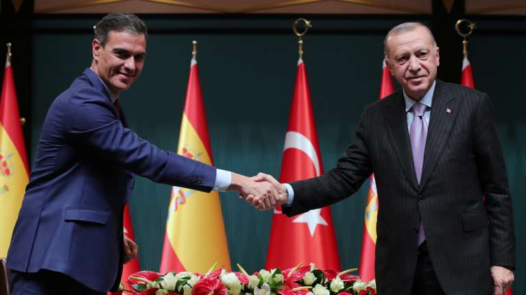 Πλάτες από Σάντσεθ στον Ερντογάν μετά τις ελληνικές συμφωνίες: Συμφωνία για προμήθεια και δεύτερου μίνι αεροπλανοφόρου