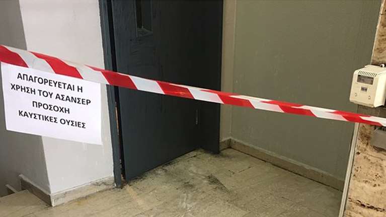 Σοκ από την επίθεση με βιτριόλι στην Καλλιθέα - Τα πρώτα λόγια της 34χρονης: "Φορούσε μάσκα, με αιφνιδίασε"