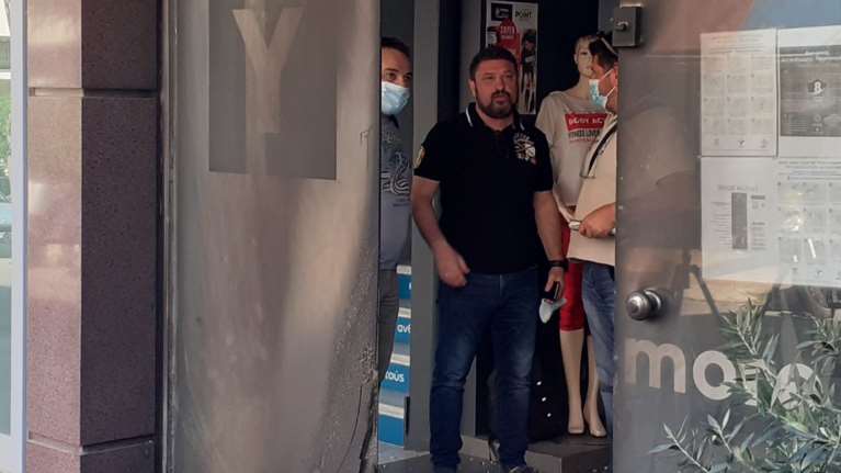 Επίθεση στις επιχειρήσεις της συζύγου Χαρδαλιά: "Θρασύδειλα ανθρωπάρια πιστεύουν ότι μπορούν να μας τρομοκρατήσουν"