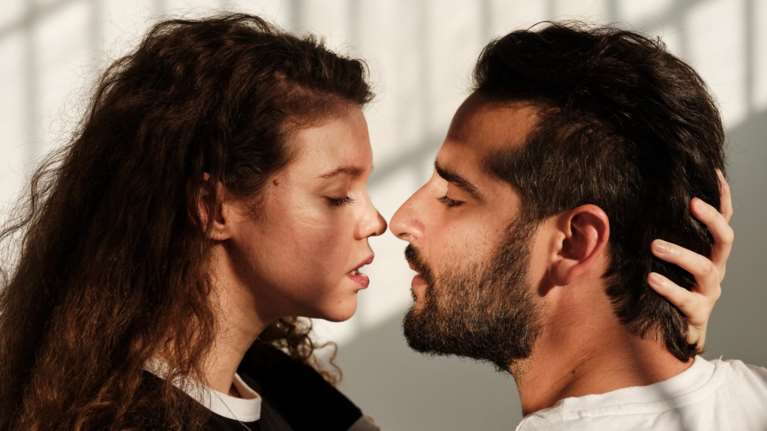 Η Λίλα Μπακλέση με... λίγα λόγια στο TheTOC για τους &quot;Κάτω απ&#39; τα αστέρια&quot;