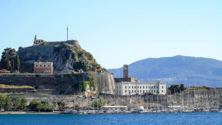 Κέρκυρα: Γυναίκα τραυματίστηκε θανάσιμα από πτώση δίπλα από το Παλιό Φρούριο [εικόνες]